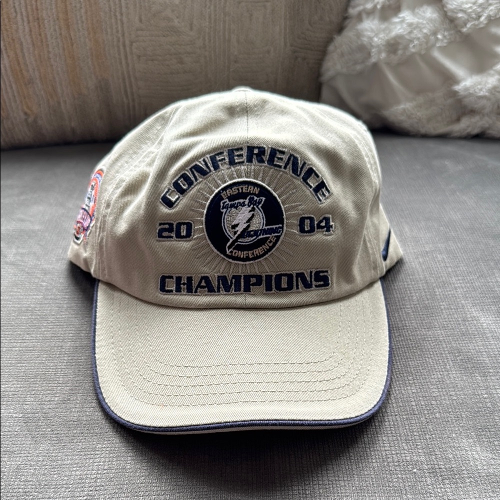 Vintage Tampa Bay Lightning Hat / Velcro / Nike / 2004